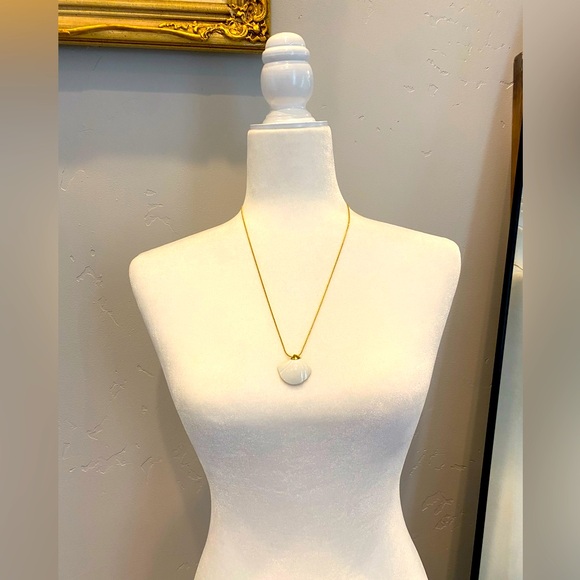 Vintage Trifari Seashell Necklace gold w/ pearl inlay - Picture 3 of 5